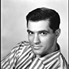 John Gavin به عنوان Sam Loomis