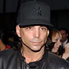 Richard Grieco به عنوان Vernon