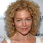 Amy Irving به عنوان Angela Valentini