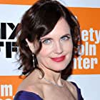 Elizabeth McGovern به عنوان Cora Crawley