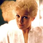 Kim Novak به عنوان Madeleine Elster