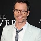 Guy Pearce به عنوان Harrison Lee Van Buren Sr.