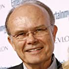 Kurtwood Smith به عنوان Magnus Hardcastle