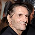 Harry Dean Stanton به عنوان Freddie Howard