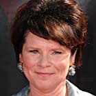 Imelda Staunton به عنوان Queen Elizabeth II