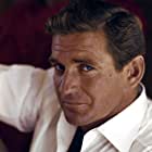 Rod Taylor به عنوان Mitch Brenner