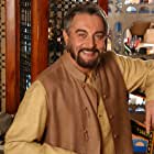 Kabir Bedi به عنوان Dev Malik