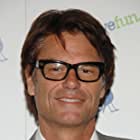 Harry Hamlin به عنوان Dr. Warren Rush