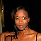 Erika Alexander به عنوان Lieutenant Moriah Davis