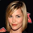 Leslie Bibb به عنوان Laura Baxter