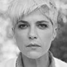 Selma Blair به عنوان Dr. Doris Baxter