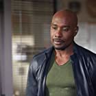 Morris Chestnut به عنوان Officer Paul Phillips