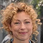 Alex Kingston به عنوان Sarah Bishop