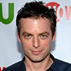 Justin Kirk به عنوان Larry the Duck