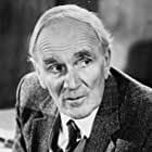 Desmond Llewelyn به عنوان Q