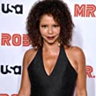 Gloria Reuben به عنوان Captain Hollister