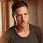 Simon Rex به عنوان George