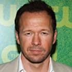 Donnie Wahlberg به عنوان Lt. Burton