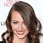 Amy Acker به عنوان Dr. Claire Saunders