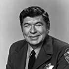 Claude Akins به عنوان Sgt. 'Baldy' Dhom