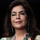 Zeenat Aman به عنوان Sakina Begum