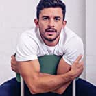 Jonathan Bailey به عنوان Olly Stevens