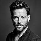 Jamie Bamber به عنوان 