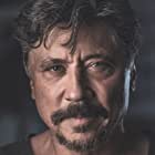 Carlos Bardem به عنوان Santacana