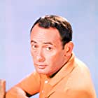 Joey Bishop به عنوان 'Mushy' O'Connors