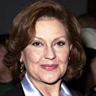 Kelly Bishop به عنوان Amanda Leer