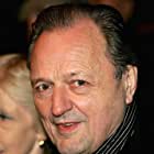 Peter Bowles به عنوان Miles Urquart