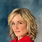 Amy Carlson به عنوان Wendy