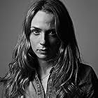 Kerry Condon به عنوان Eve Waller