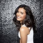 Shelley Conn به عنوان Professor Samantha Harlow