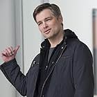 Daniel Cosgrove به عنوان Lieutenant Sidney Stone