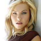 Elisha Cuthbert به عنوان Andrea