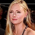 Hope Davis به عنوان Gina Baxter