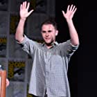 Iain De Caestecker به عنوان Leo Fitz