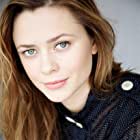 Maeve Dermody به عنوان Alice