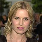 Kim Dickens به عنوان Gladys Hamer