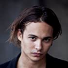 Frank Dillane به عنوان Luke Garrett