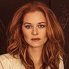 Sarah Drew به عنوان Emily Lane