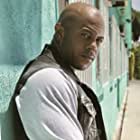 Rockmond Dunbar به عنوان Dennis Abbott