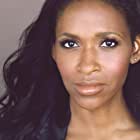 Merrin Dungey به عنوان Dr. Andi Grant