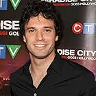 Jake Epstein به عنوان Noah Johnson