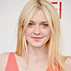 Dakota Fanning به عنوان Sara Howard