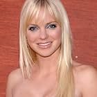 Anna Faris به عنوان Nancy