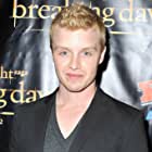 Noel Fisher به عنوان Brainiac 5