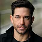 Adam Garcia به عنوان Howie