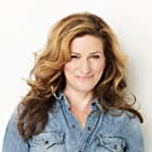 Ana Gasteyer به عنوان Mrs. Ravensdale